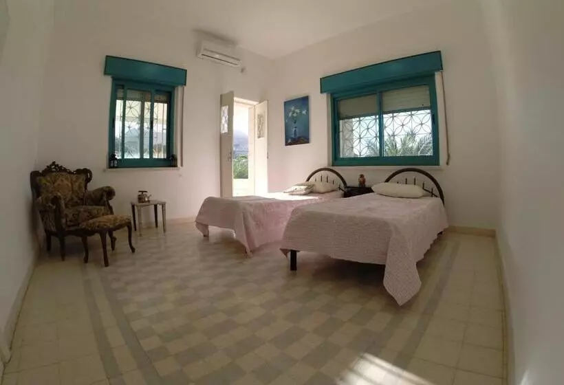 تختخواب و صبحانه Auberg Inn Guesthouse