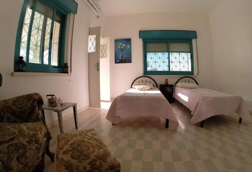 تختخواب و صبحانه Auberg Inn Guesthouse