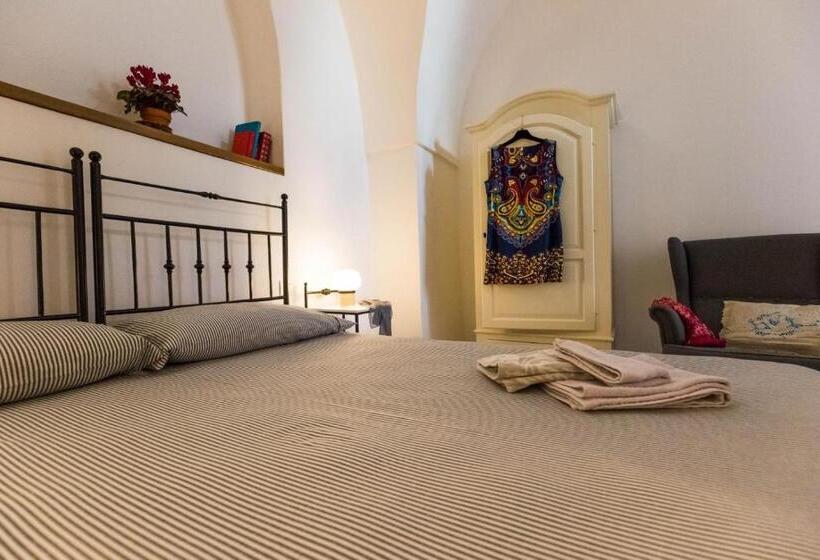 تختخواب و صبحانه Da Concavo E Convesso