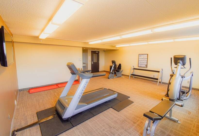 Отель Canad Inns Health Sciences Centre