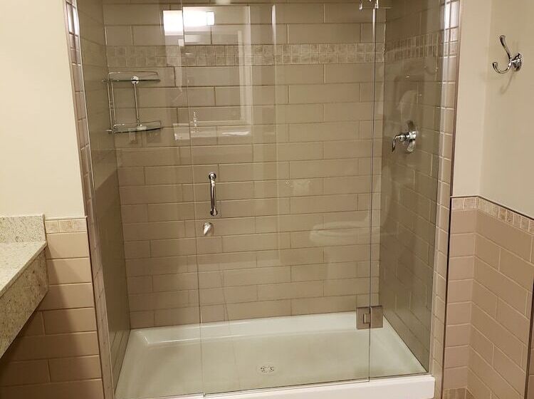 Отель Canad Inns Health Sciences Centre