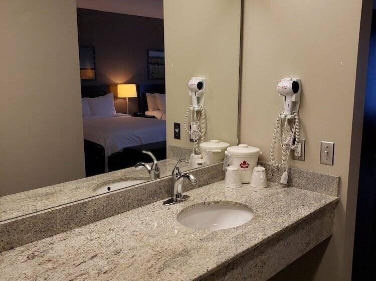 Отель Canad Inns Health Sciences Centre