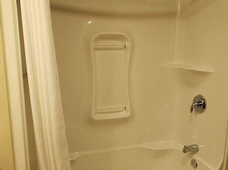 Отель Canad Inns Health Sciences Centre