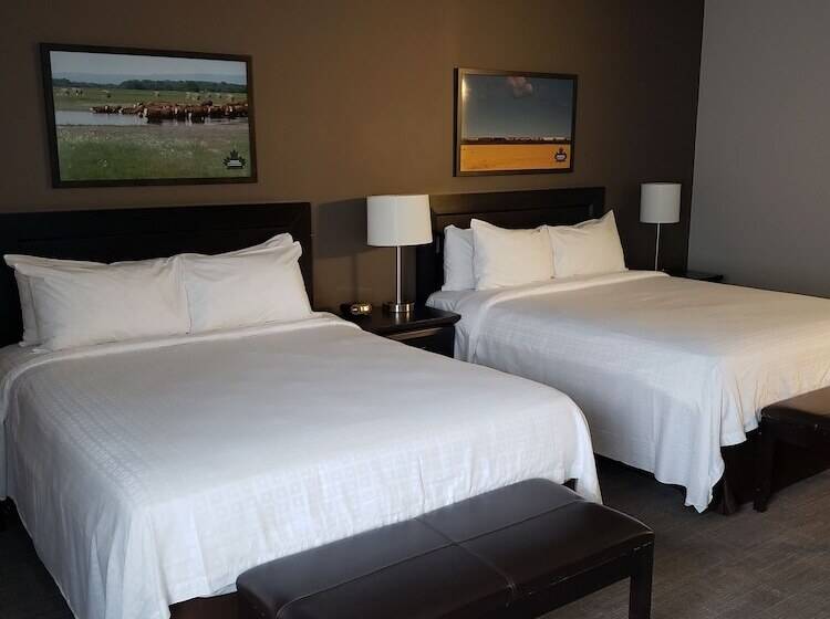 Отель Canad Inns Health Sciences Centre