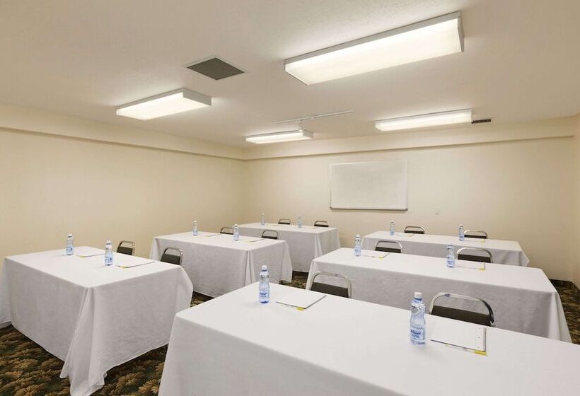 בית מלון כפרי High Prairie Inn