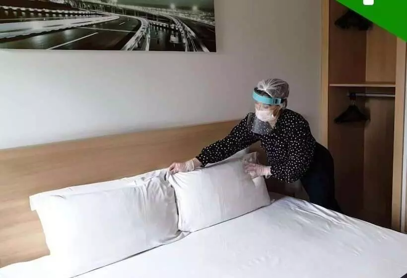 هتل Eastlodge Lyon Est Eurexpo