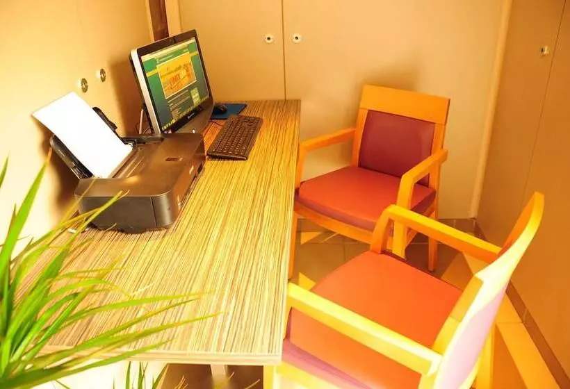 هتل Eastlodge Lyon Est Eurexpo