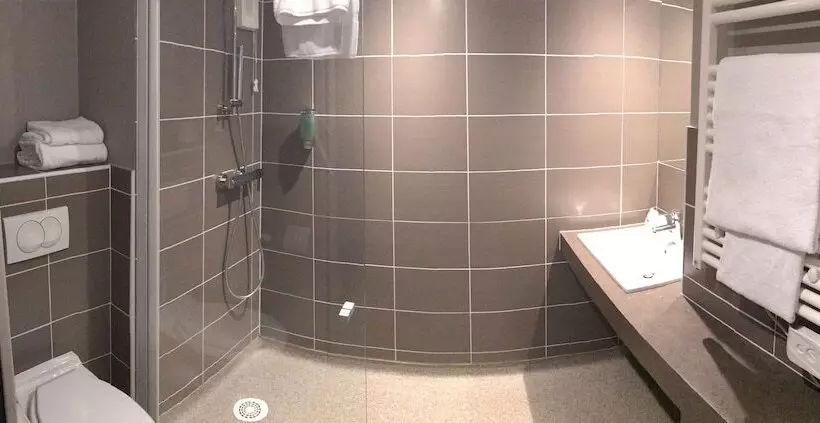 هتل Eastlodge Lyon Est Eurexpo