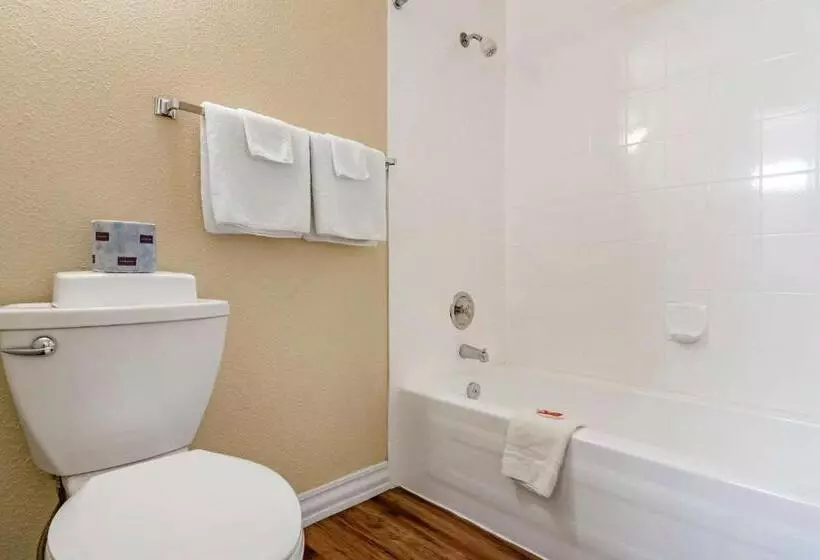 호텔 Econo Lodge Inn & Suites