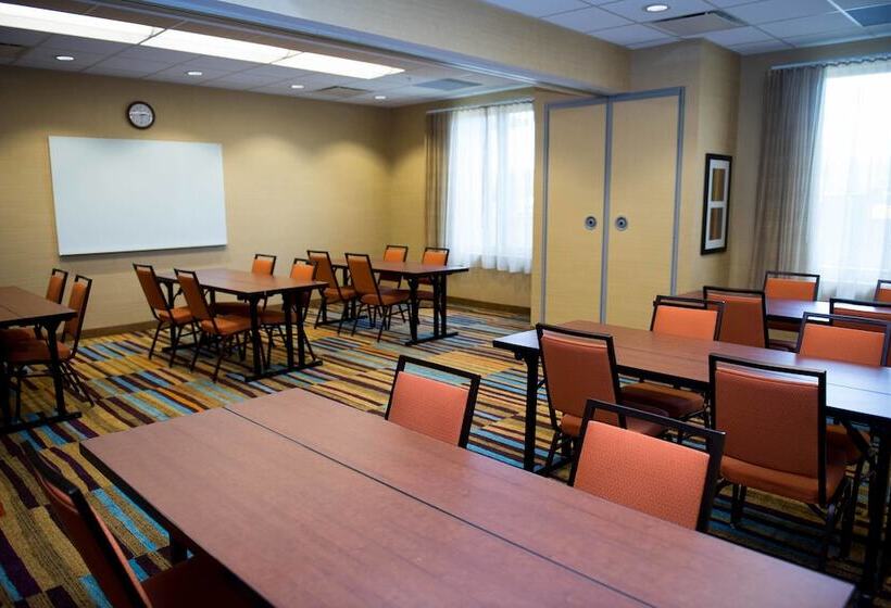 هتل Fairfield Inn & Suites By Marriott Moncton