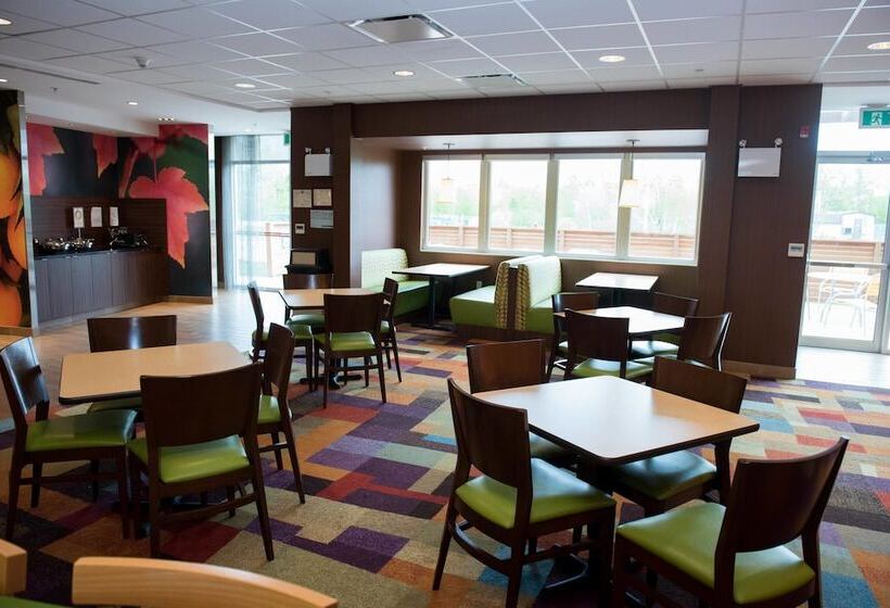 هتل Fairfield Inn & Suites By Marriott Moncton