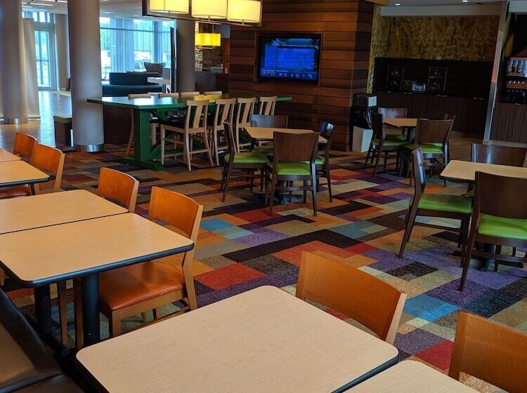 هتل Fairfield Inn & Suites By Marriott Moncton