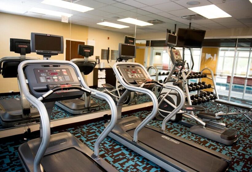 هتل Fairfield Inn & Suites By Marriott Moncton