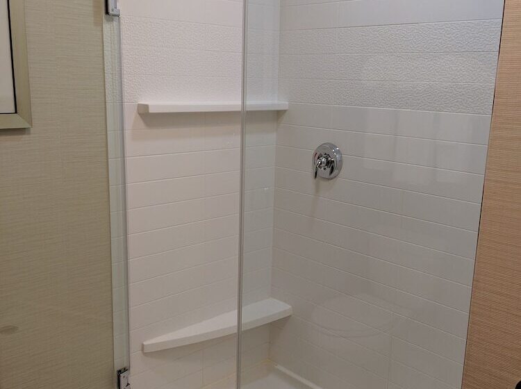 هتل Fairfield Inn & Suites By Marriott Moncton