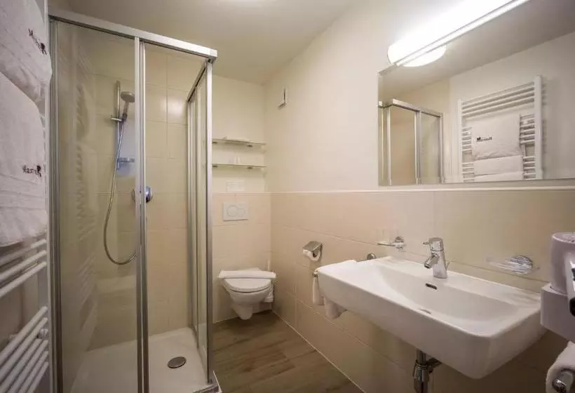 ホテル Maximilian