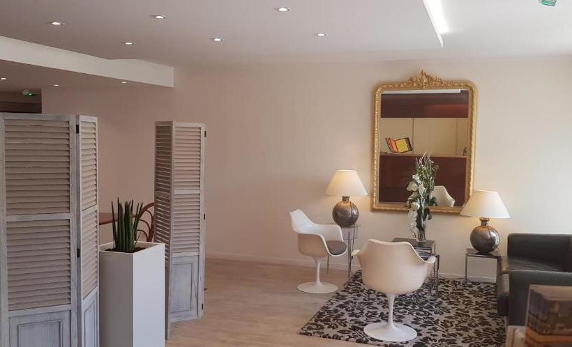 Отель Hôtel Le Galoubet