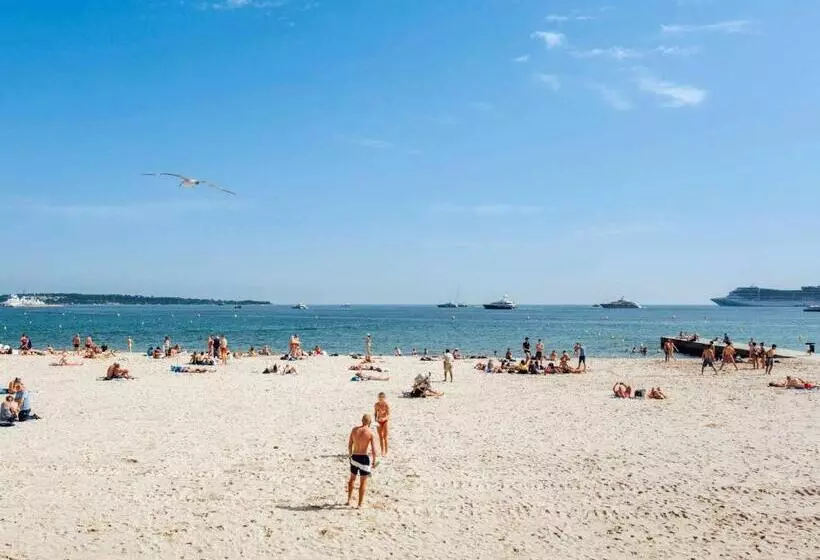 Отель Ibis Budget Cannes Centre Ville