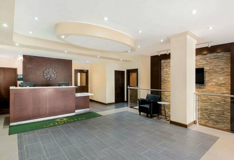 בית מלון כפרי La Quinta By Wyndham Oshawa