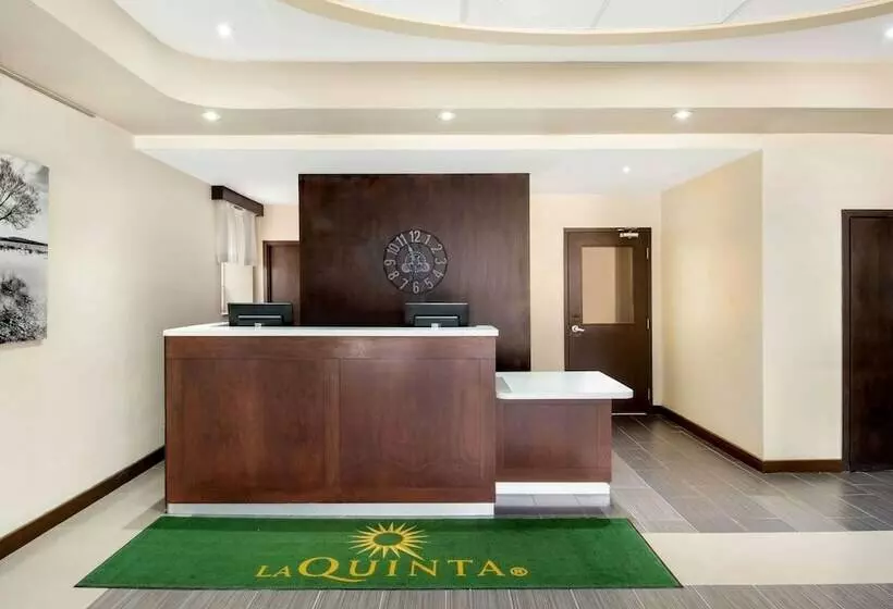 호텔 La Quinta By Wyndham Oshawa