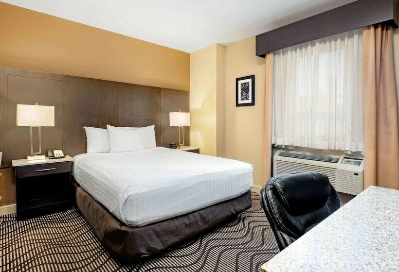 בית מלון כפרי La Quinta By Wyndham Oshawa