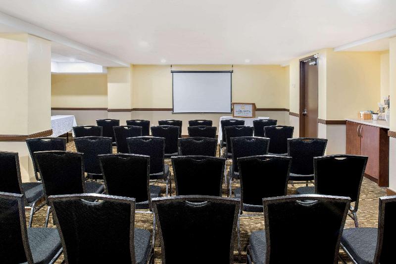 בית מלון כפרי La Quinta By Wyndham Oshawa