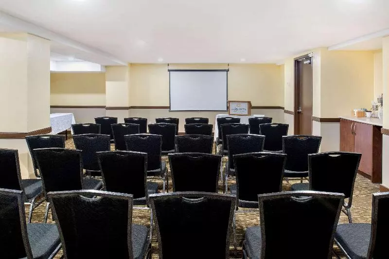 호텔 La Quinta By Wyndham Oshawa