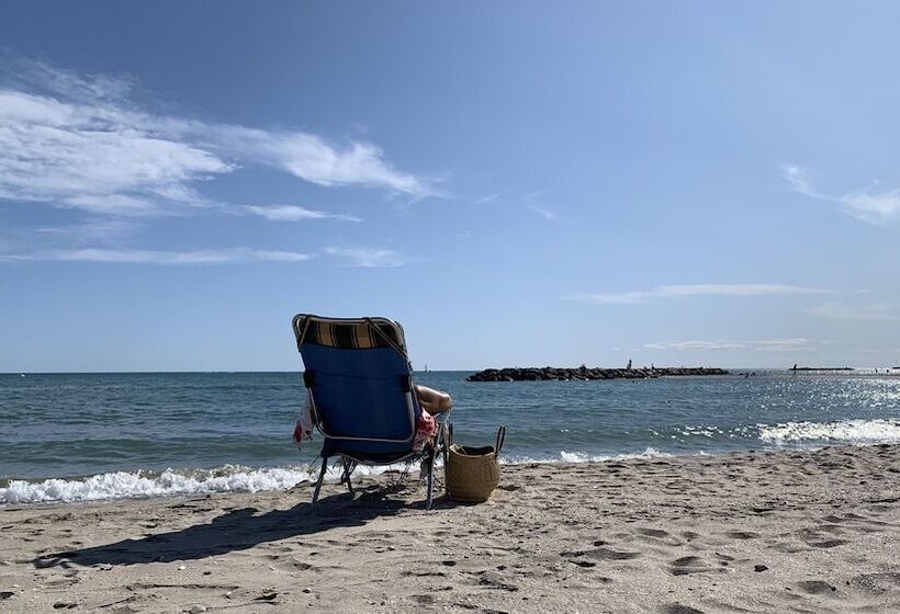 Отель Le Petit Baigneur Palavas Plage