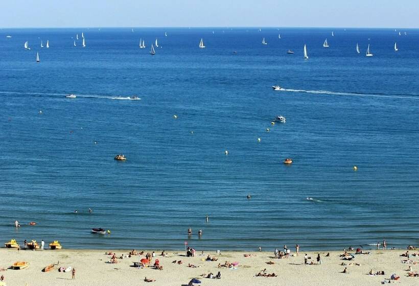 Отель Le Petit Baigneur Palavas Plage