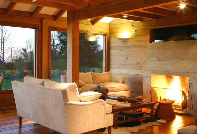 هتل Noi Los Caiquenes