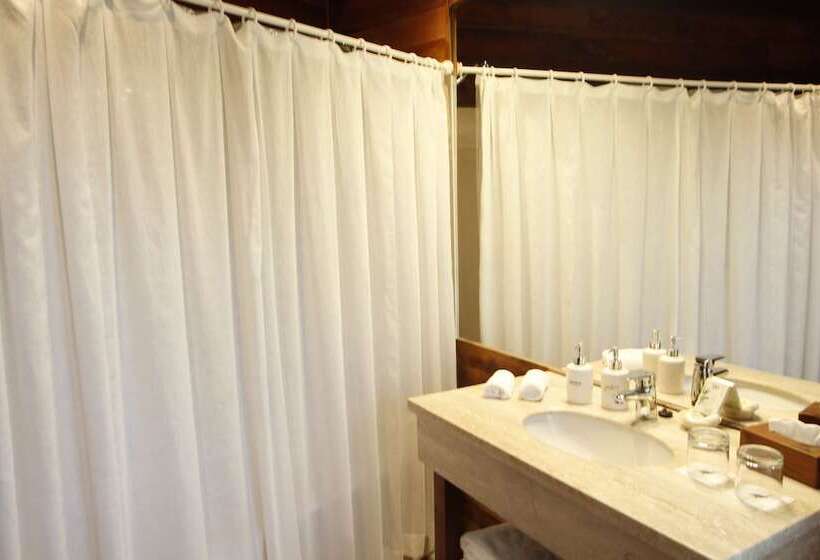 هتل Noi Los Caiquenes