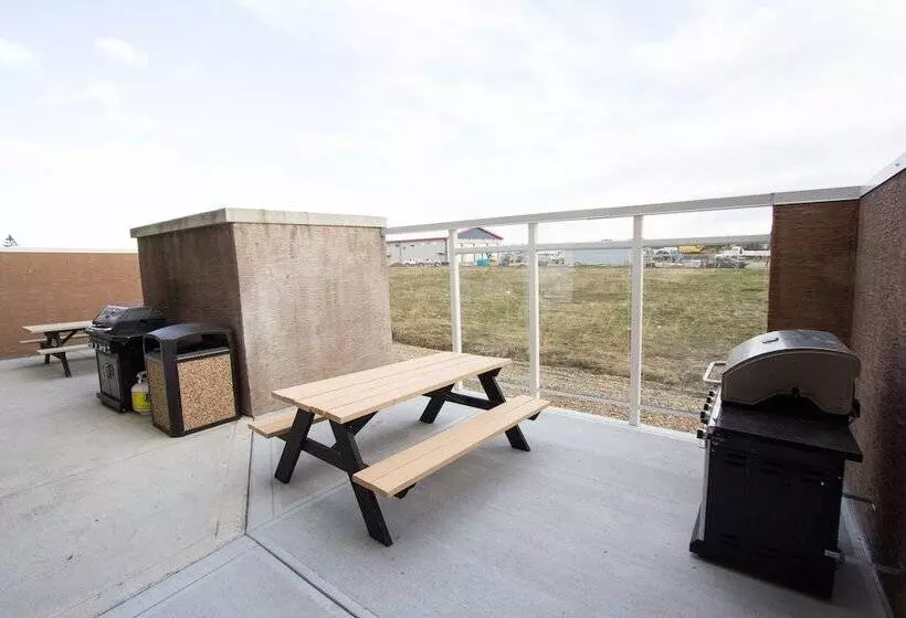 호텔 Service Plus Inns & Suites Drayton Valley