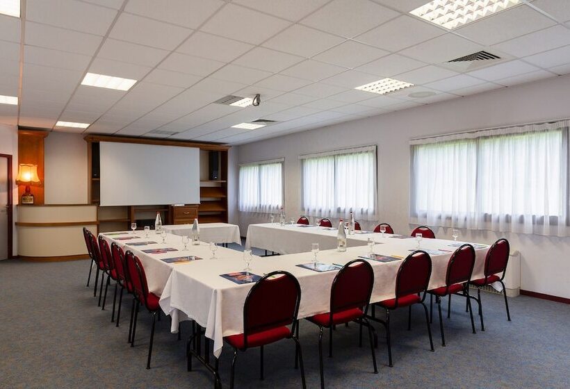 בית מלון כפרי The Originals City, Logis D Elbée, Cholet Nord