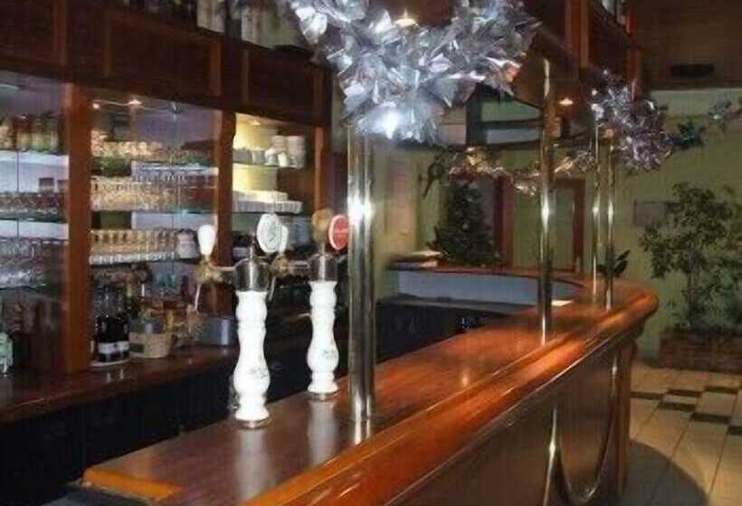 בית מלון כפרי The Originals City, Logis D Elbée, Cholet Nord