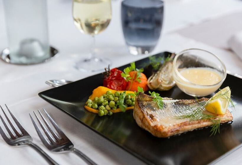 בית מלון כפרי The Originals City, Logis D Elbée, Cholet Nord