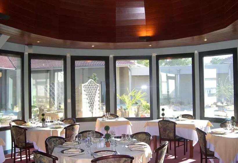 Отель The Originals City, Logis D Elbée, Cholet Nord