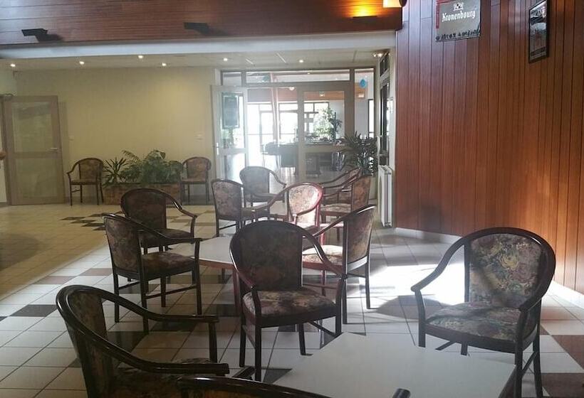 בית מלון כפרי The Originals City, Logis D Elbée, Cholet Nord