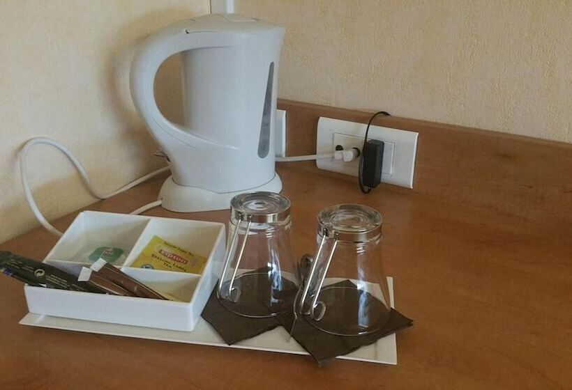 בית מלון כפרי The Originals City, Logis D Elbée, Cholet Nord