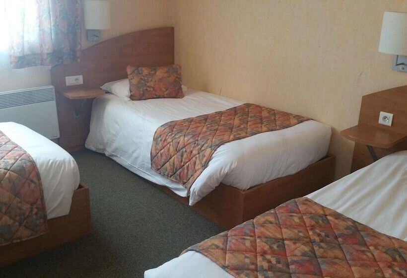 בית מלון כפרי The Originals City, Logis D Elbée, Cholet Nord