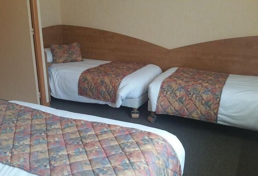 בית מלון כפרי The Originals City, Logis D Elbée, Cholet Nord