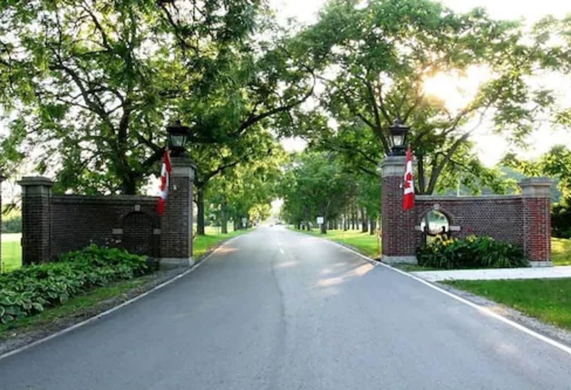 Residence & Conference Centre King City