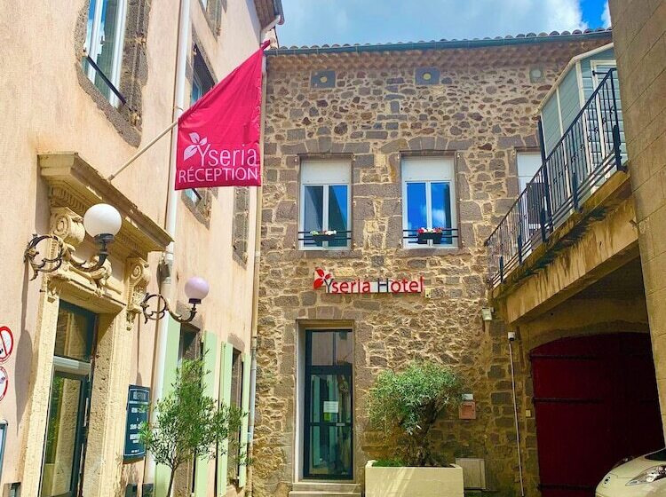 Logis Hotel Yseria Historical Center