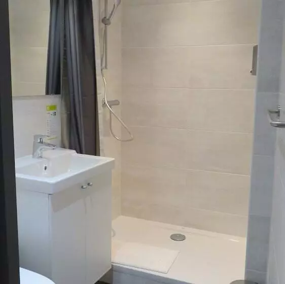 Logis Hotel Yseria Historical Center