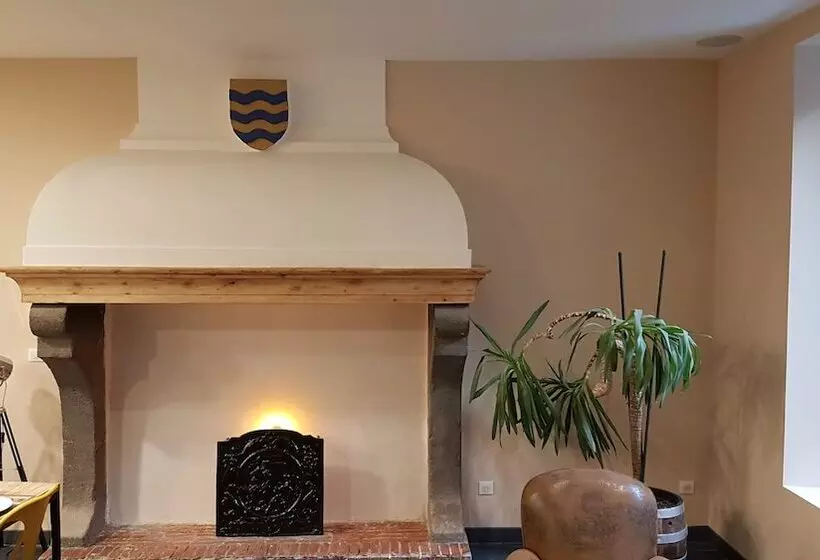 Logis Hotel Yseria Historical Center