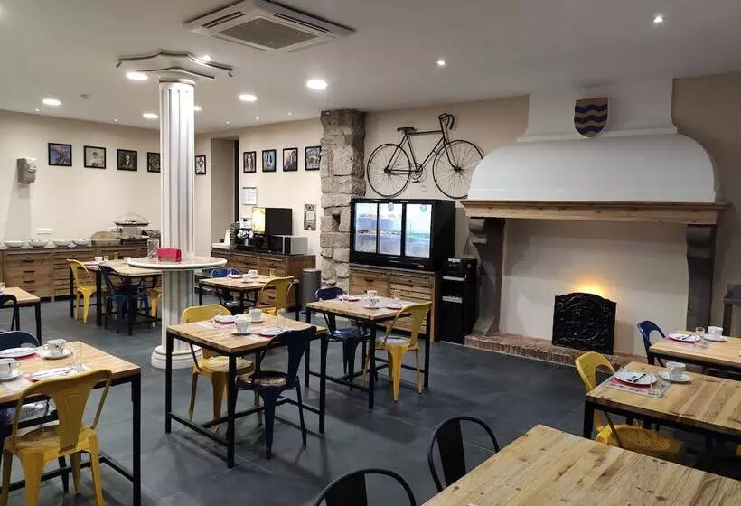 Logis Hotel Yseria Historical Center