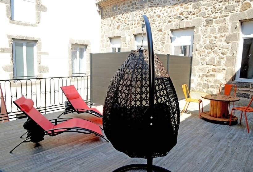 Logis Hotel Yseria Historical Center