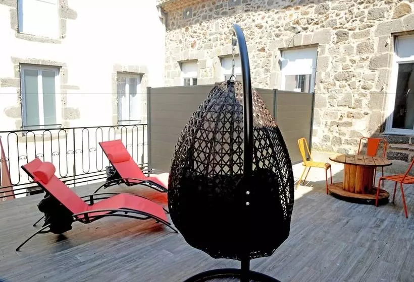 Logis Hotel Yseria Historical Center