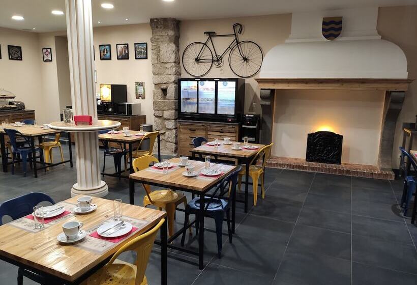 Logis Hotel Yseria Historical Center