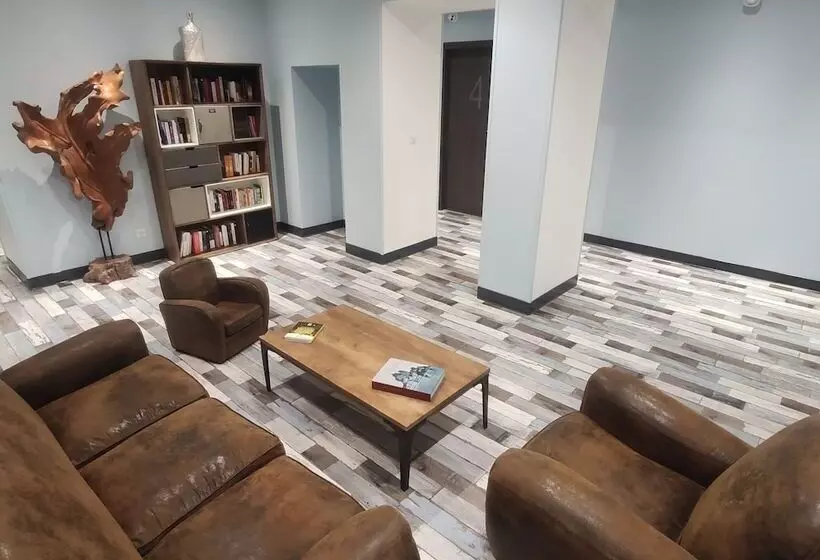 Logis Hotel Yseria Historical Center