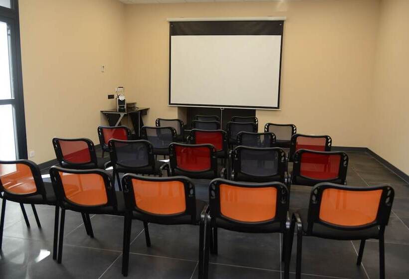 Logis Hotel Yseria Historical Center