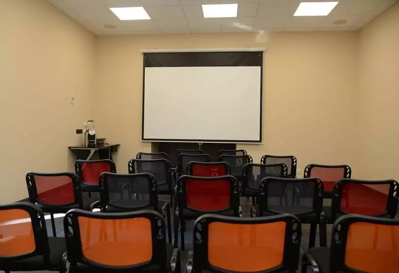 Logis Hotel Yseria Historical Center